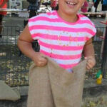 Bild - Kind beim Sackhüpfen