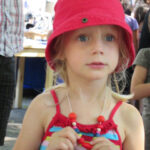 Bild - Mädchen mit Halskette