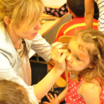 Bild: beim Kinderschminken