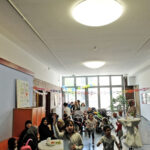 Fünf Jahre Familienzentrum Moabit-Ost - Kinder spielen zusammen | Foto: © FZM Foto: Kinder rennen und spielen zusamman im Foyer des Zillehaus.