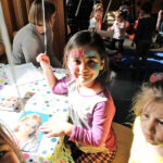 Fünf Jahre Familienzentrum Moabit-Ost - Kinderschminken | Foto: © FZM Foto: Kinder beim Schminken