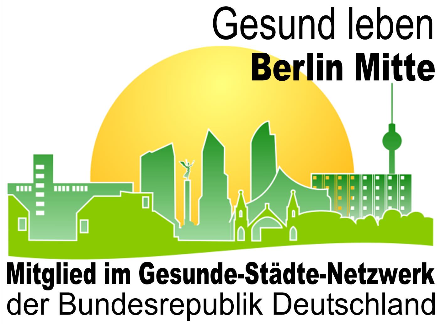 Link zur Website Bezirksamt Mitte Grafik: Silhouette einer Stadt in Grün, dahinter eine aufgehende gelbe Sonne, oben und unten Schrift in schwarz
